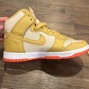 Nike high top women 7.5 men 5.5